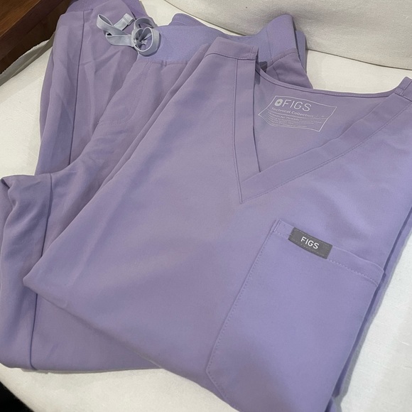 FIGS lavender dew set - Caterina top + Zamora Joggers - Picture 2 of 4